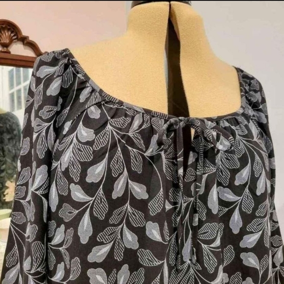 NEW 1X Blk Leaf Blouse - Picture 7 of 8